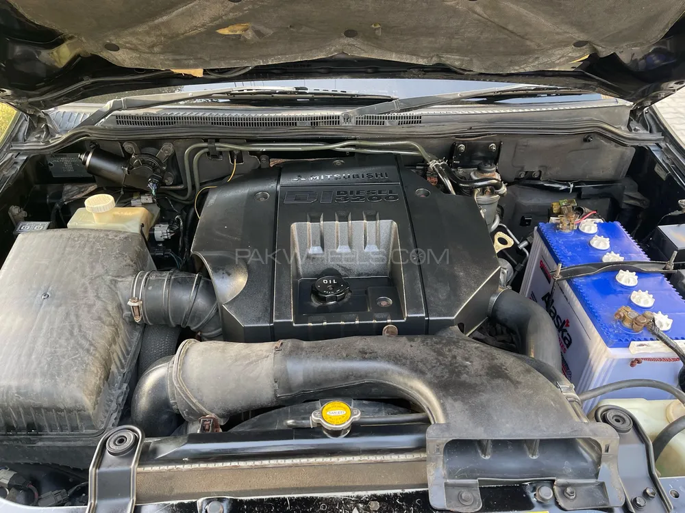 Mitsubishi Pajero 2004 for Sale in Chenab Nagar Image-1
