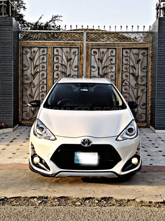Toyota Aqua 2016 for Sale in Peshawar Image-1