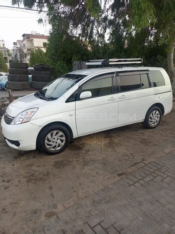 Toyota ISIS 2006 for Sale in Karachi Image-1
