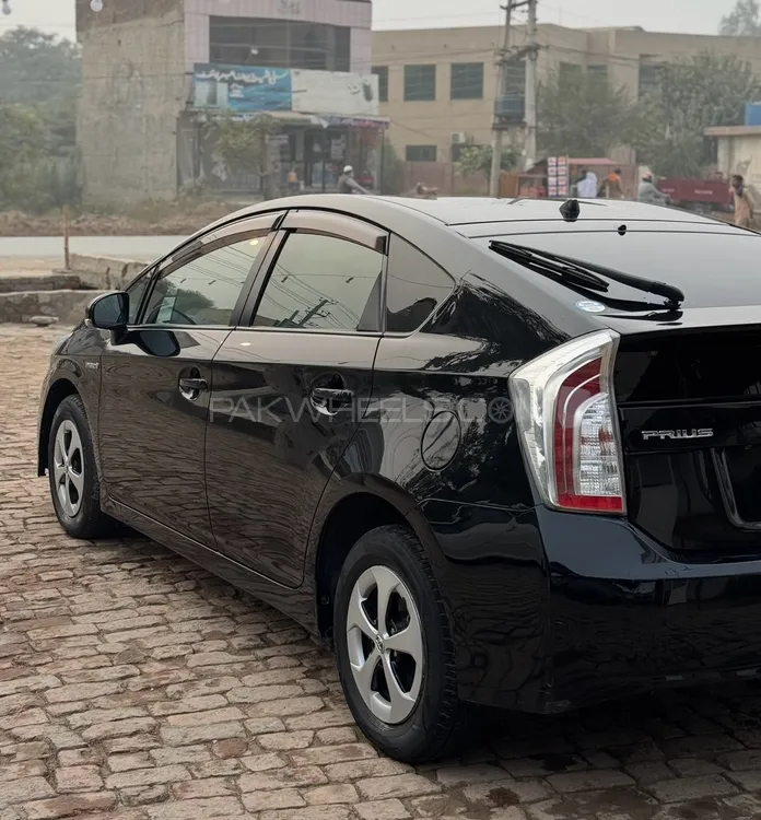 Toyota Prius 2010 for Sale in Lahore Image-1