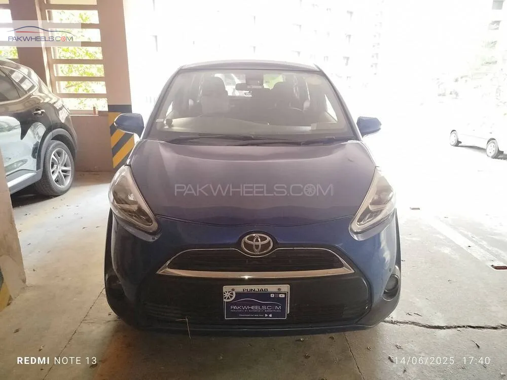 Toyota Sienta 2017 for Sale in Lahore Image-1