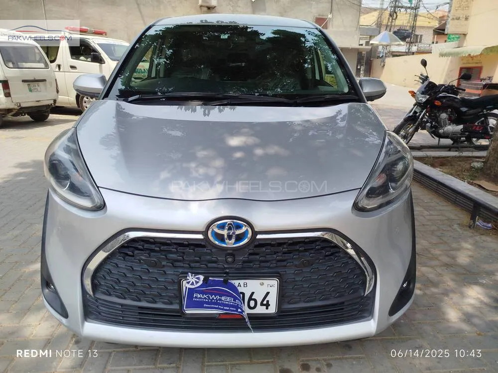Toyota Sienta 2018 for Sale in Lahore Image-1