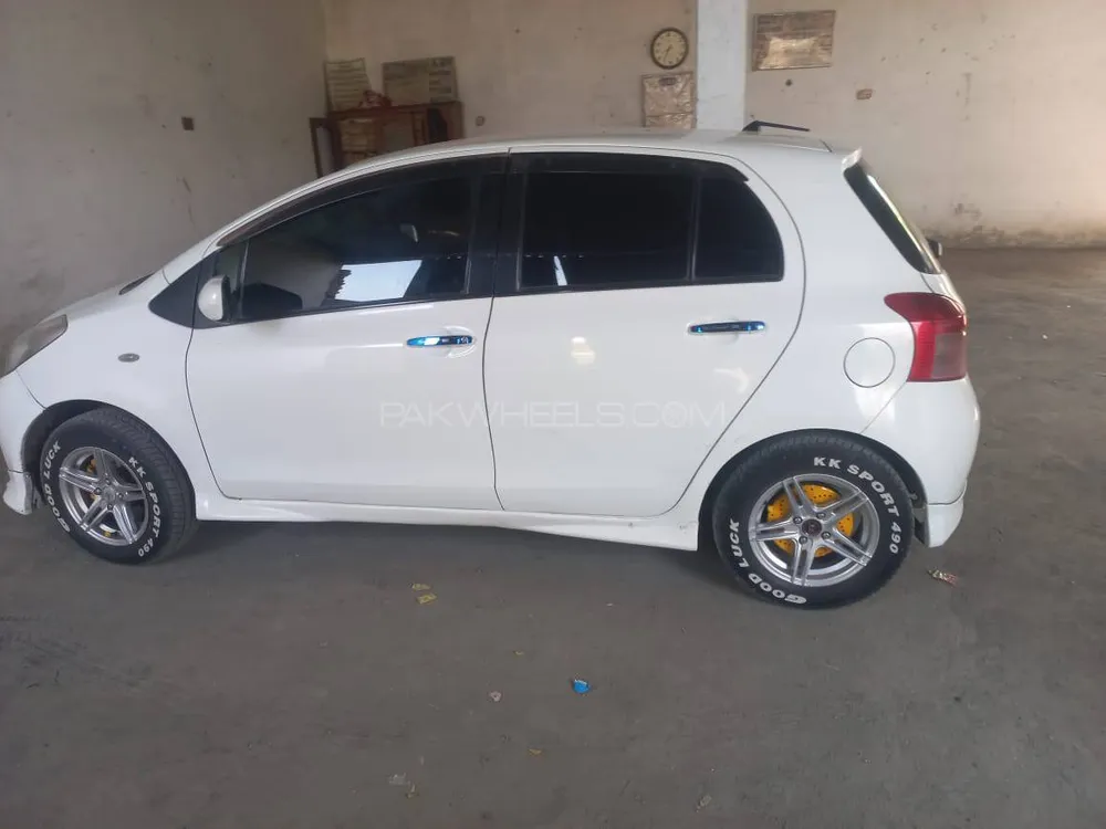 Toyota Vitz 2007 for Sale in Buner Image-1