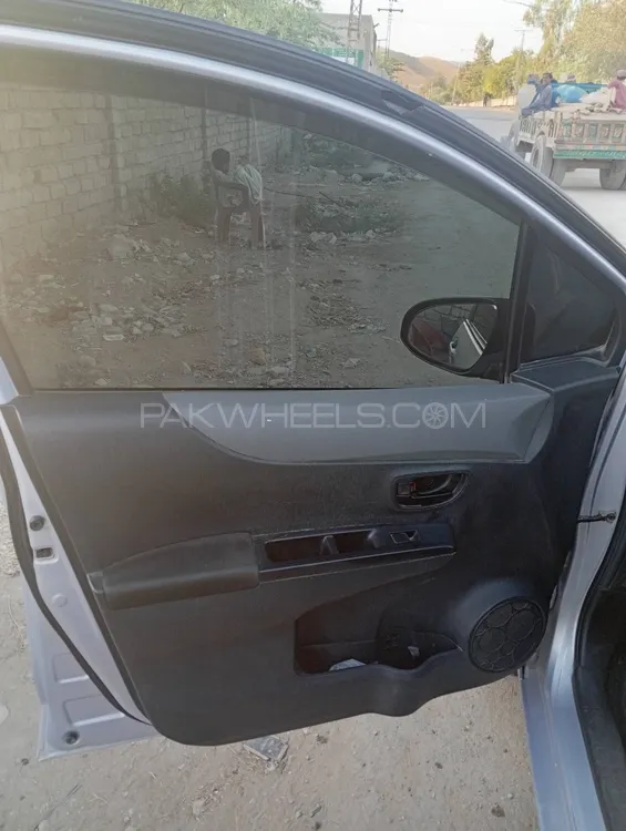 Toyota Vitz 2012 for Sale in Rahim Yar Khan Image-1
