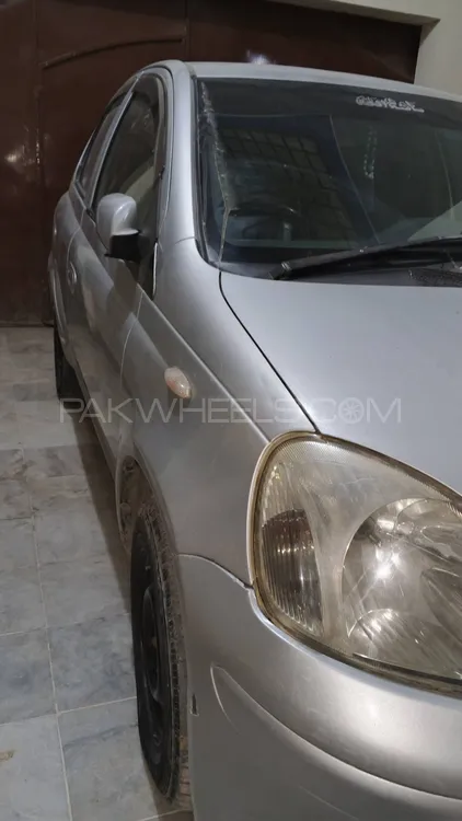 Toyota Vitz 2002 for Sale in D.G.Khan Image-1