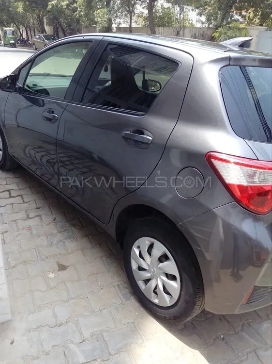 Toyota Vitz 2017 for Sale in Lahore Image-1