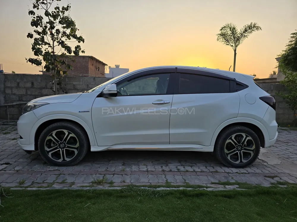 Honda Vezel 2016 for Sale in Sialkot Image-1