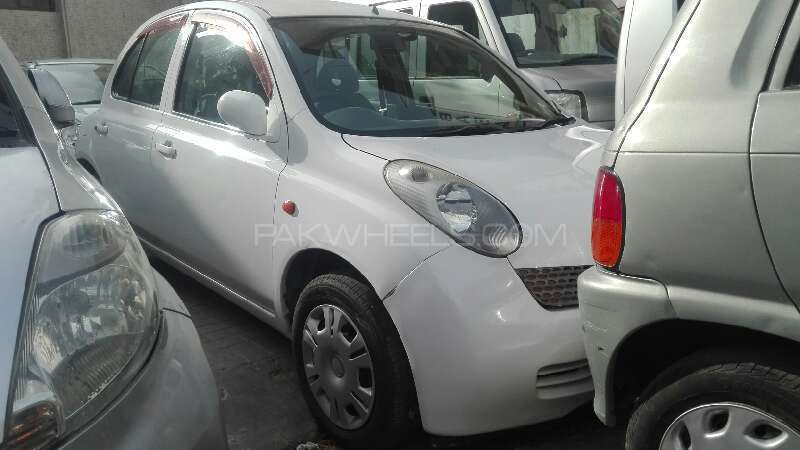 Nissan March 2002 for Sale in Karachi Image-1