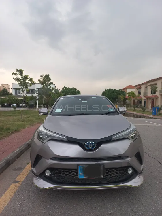 Toyota C-HR 2017 for Sale in Islamabad Image-1