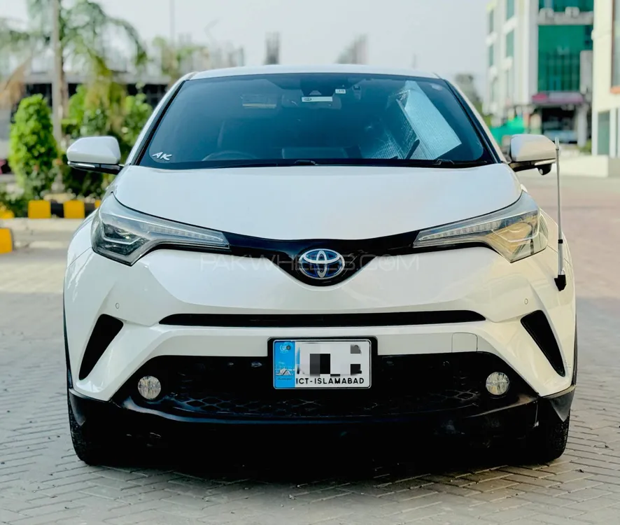 Toyota C-HR 2017 for Sale in Islamabad Image-1