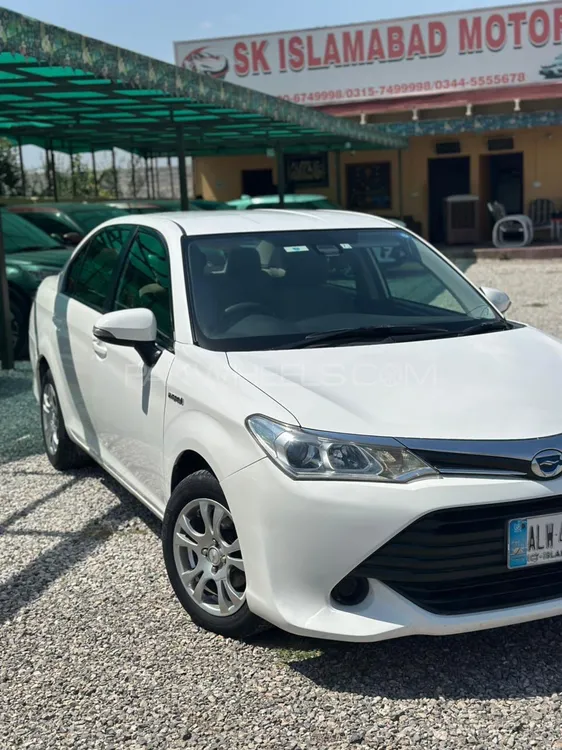 Toyota Corolla Axio 2015 for Sale in Islamabad Image-1