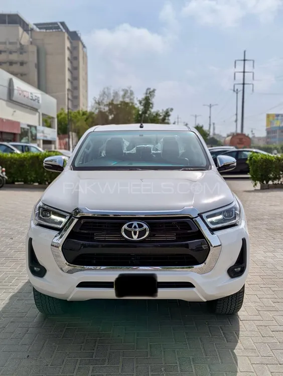 Toyota Hilux 2025 for Sale in Karachi Image-1