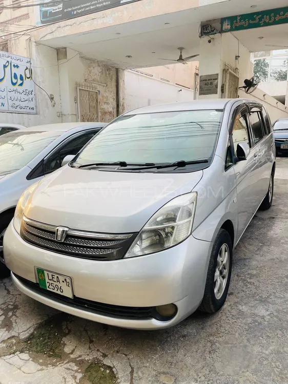 Toyota ISIS 2006 for Sale in Lahore Image-1