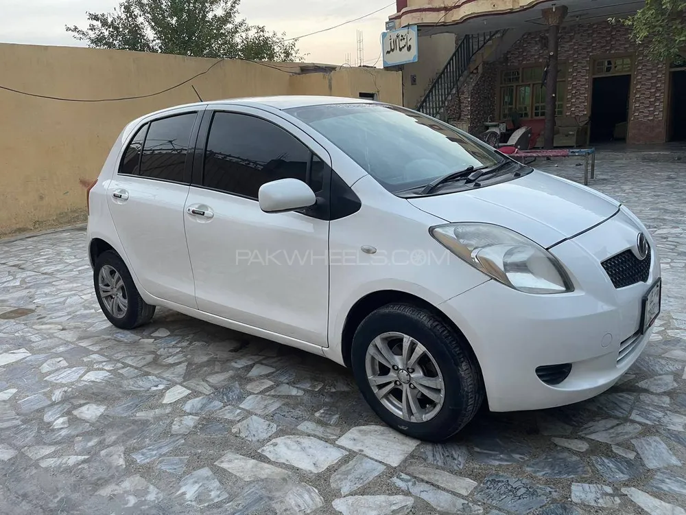 Toyota Vitz 2006 for Sale in Mardan Image-1
