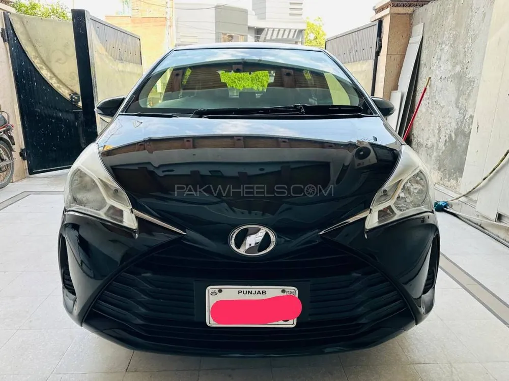 Toyota Vitz 2018 for Sale in Lahore Image-1