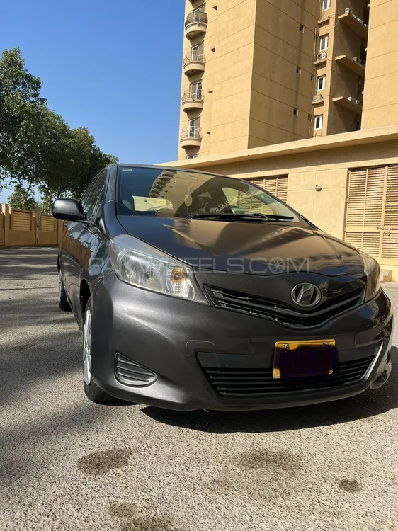 Toyota Vitz 2011 for Sale in Karachi Image-1