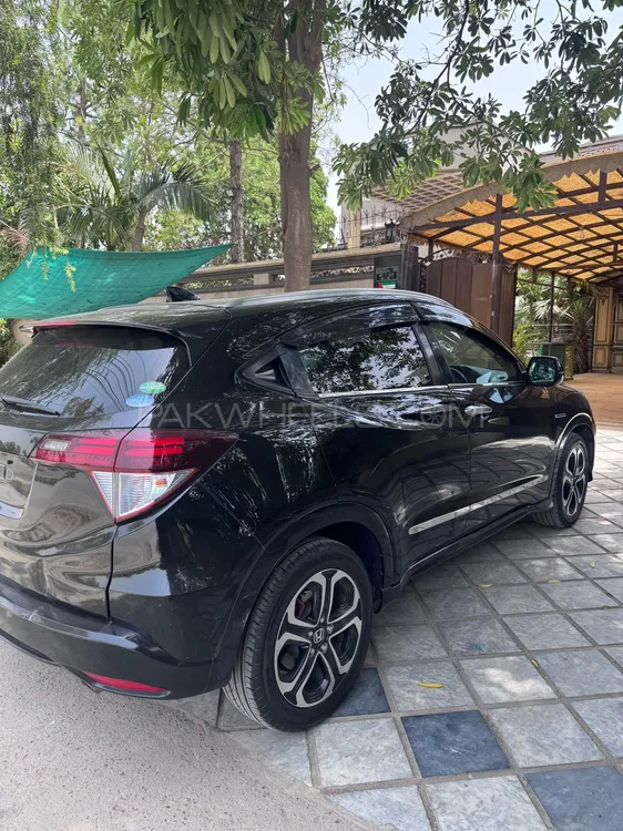 Honda Vezel 2014 for Sale in Peshawar Image-1