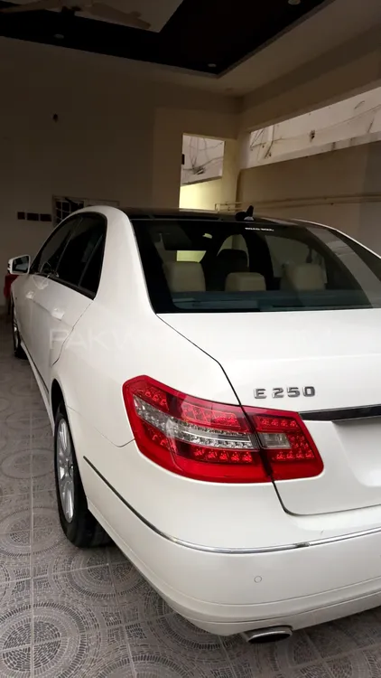 Mercedes Benz E Class 2011 for Sale in Karachi Image-1