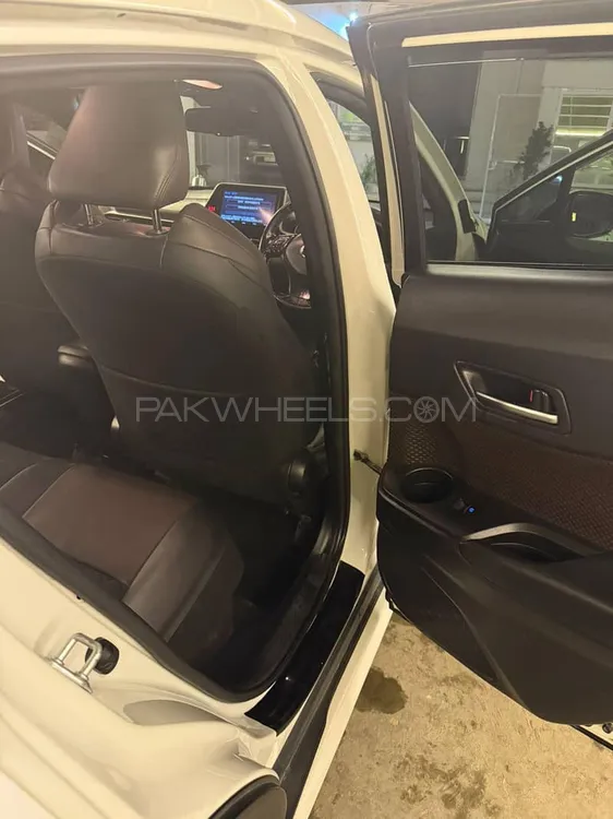 Toyota C-HR 2017 for Sale in Islamabad Image-1