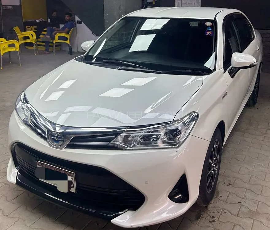 Toyota Corolla Axio 2018 for Sale in Karachi Image-1