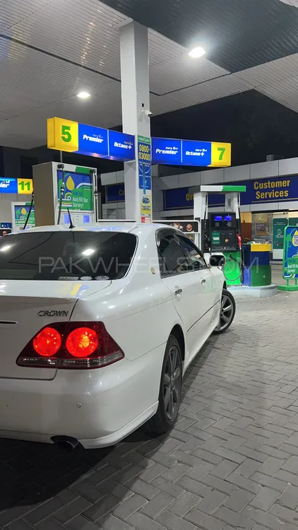 Toyota Crown 2004 for Sale in Islamabad Image-1
