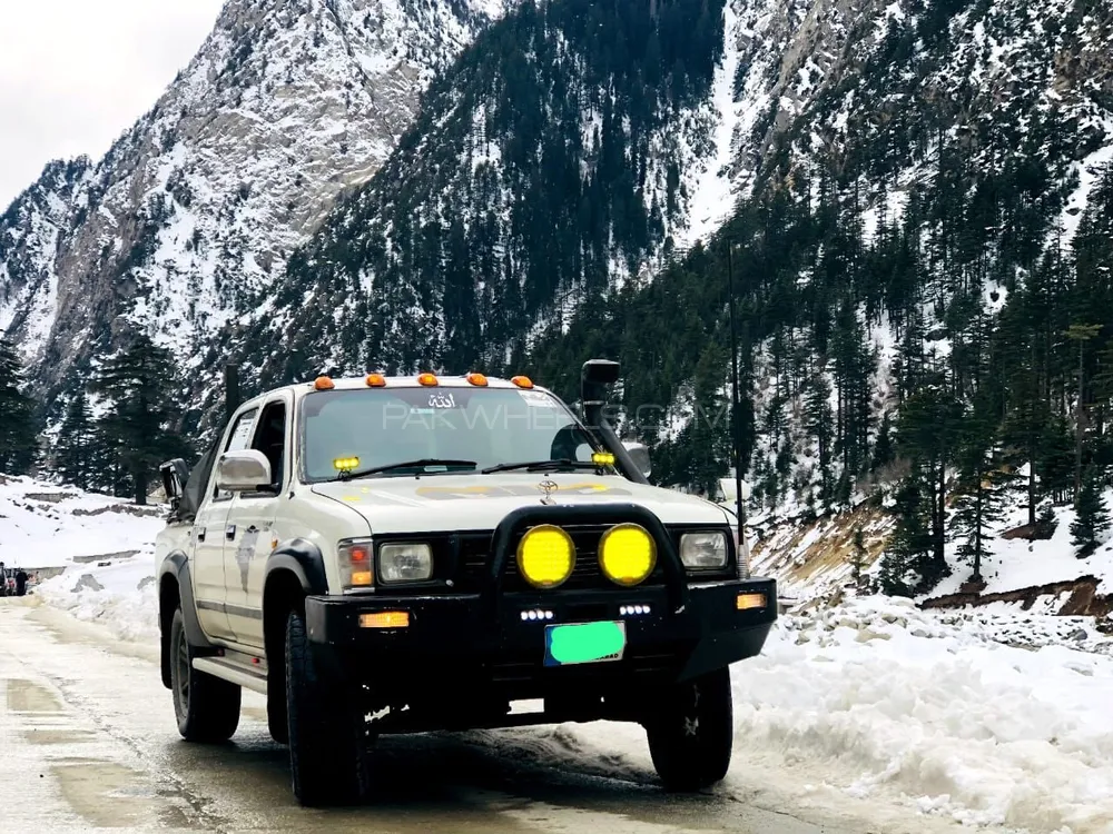 Toyota Hilux 2003 for Sale in Peshawar Image-1