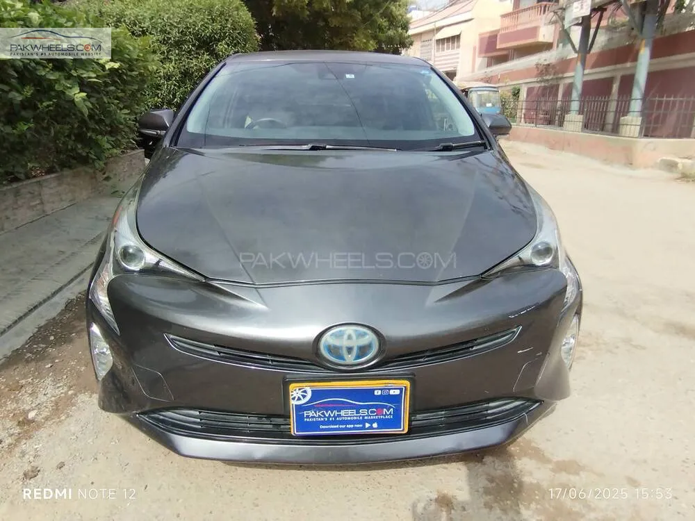 Toyota Prius 2016 for Sale in Karachi Image-1