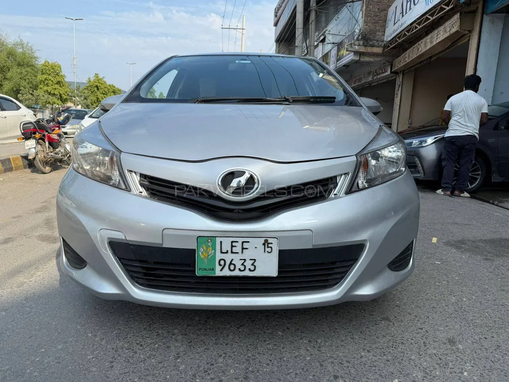 Toyota Vitz 2013 for Sale in Lahore Image-1