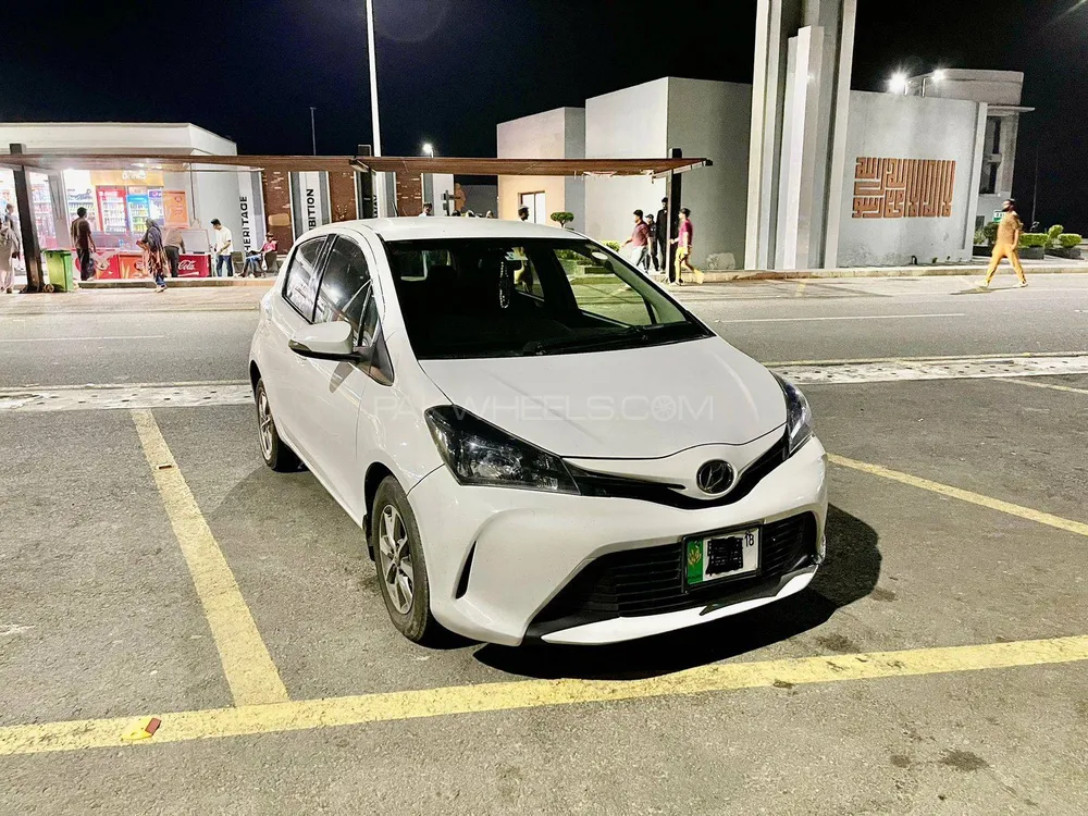 Toyota Vitz 2015 for Sale in Sialkot Image-1