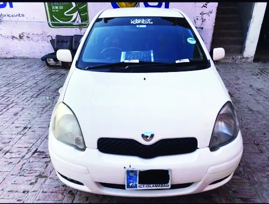 Toyota Vitz 2004 for Sale in Peshawar Image-1