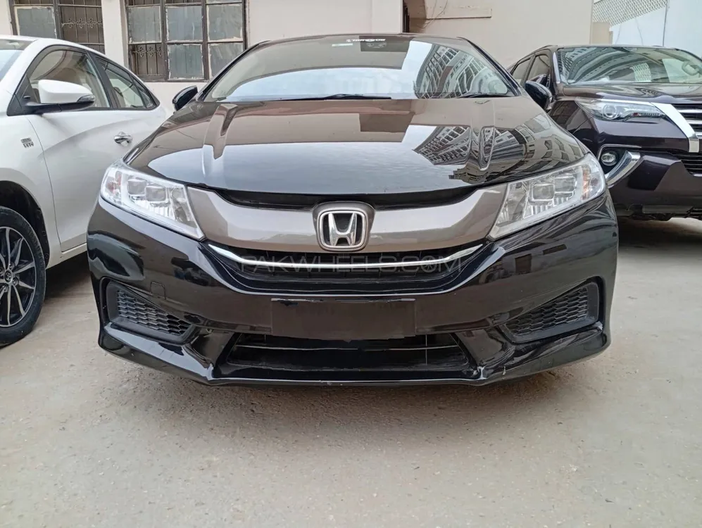 Honda Grace Hybrid 2015 for Sale in Karachi Image-1