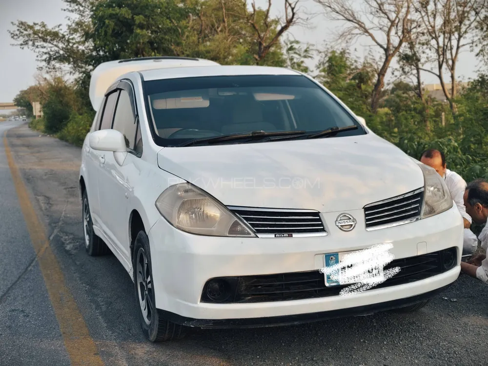 Nissan Tiida 2007 for Sale in Peshawar Image-1