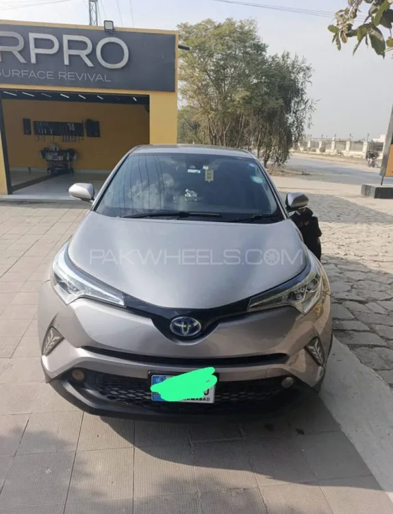 Toyota C-HR 2017 for Sale in Islamabad Image-1