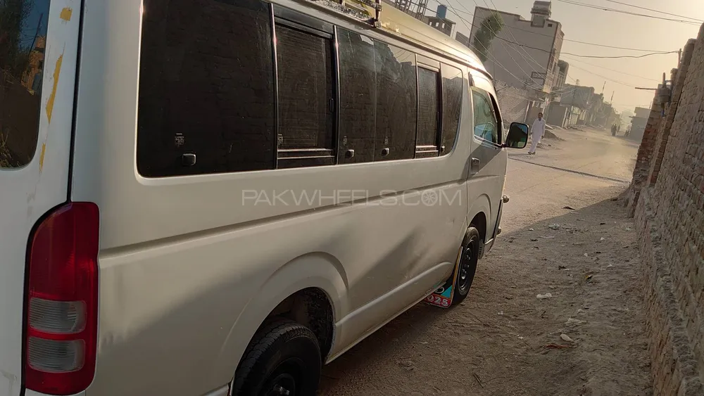 Toyota Hiace 2009 for Sale in Kandiaro Image-1