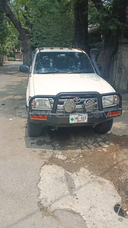 Toyota Hilux 2000 for Sale in Lahore Image-1