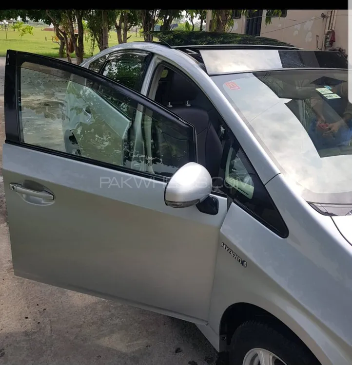 Toyota Prius 2010 for Sale in Islamabad Image-1
