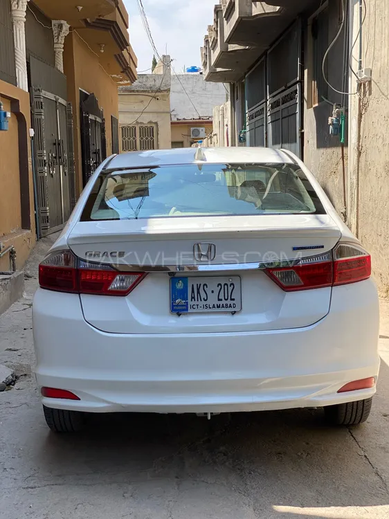 Honda Grace Hybrid 2015 for Sale in Rawalpindi Image-1