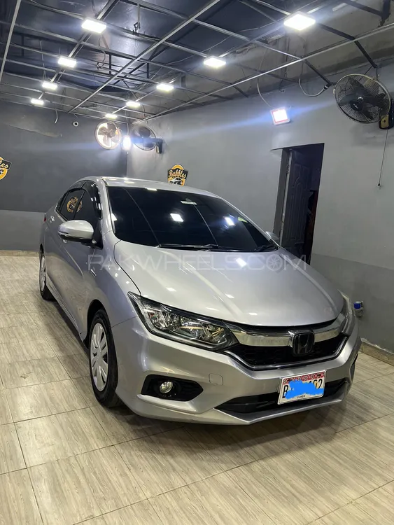 Honda Grace Hybrid 2017 for Sale in Karachi Image-1