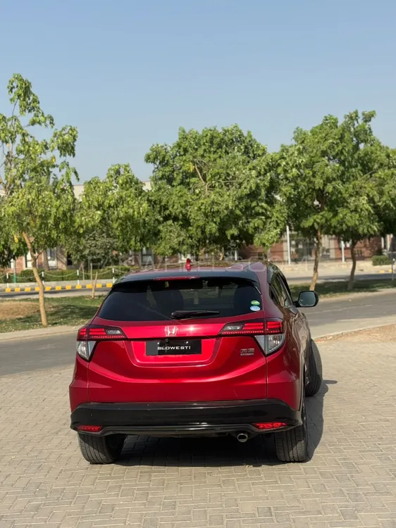 Honda Vezel 2016 for Sale in Rahim Yar Khan Image-1