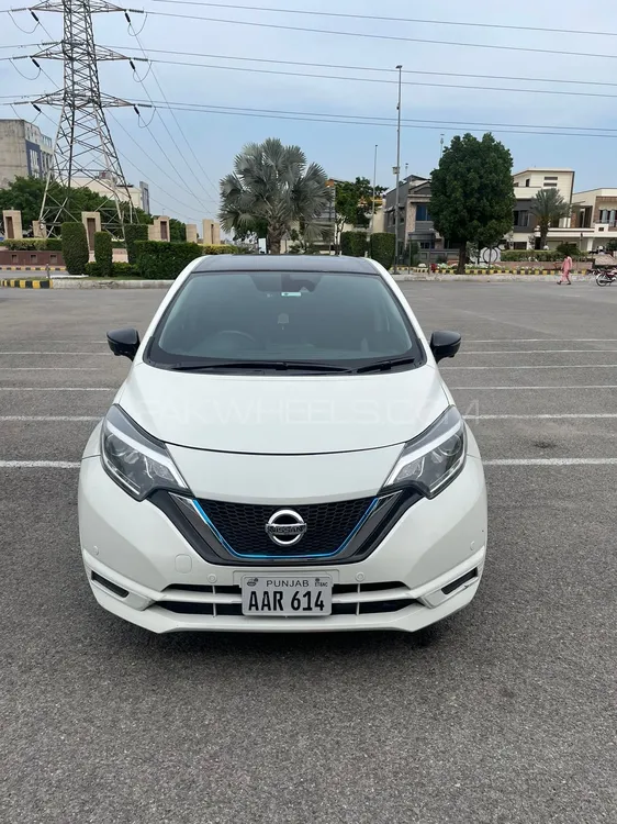 Nissan Note 2017 for Sale in Lahore Image-1