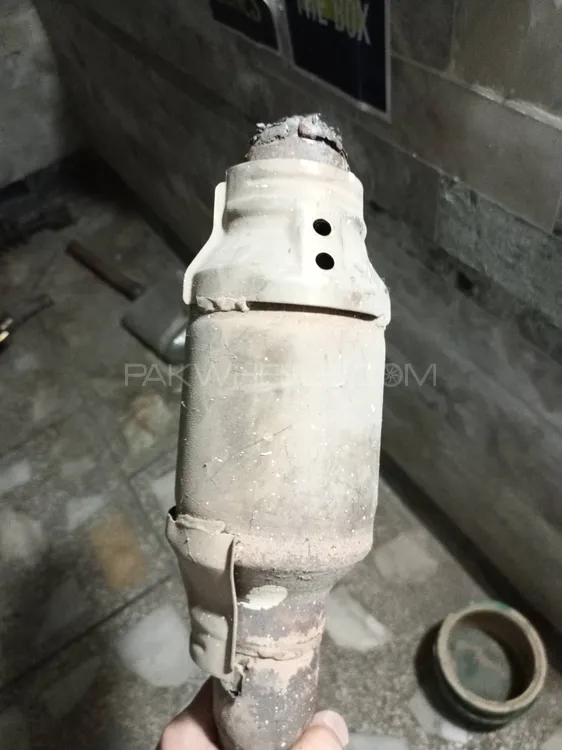 orignal toyota corolla genuine catalytic converter Image-1