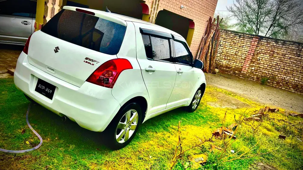 Suzuki Swift 2015 for Sale in Karak Image-1