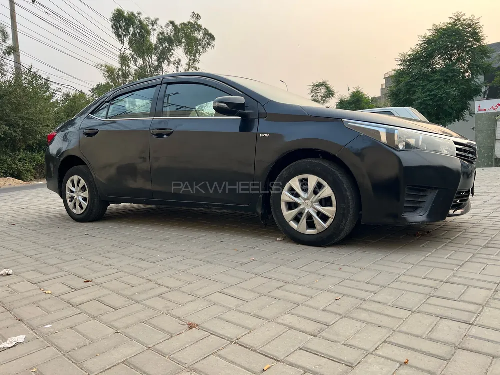 Toyota Corolla 2015 for Sale in Lahore Image-1
