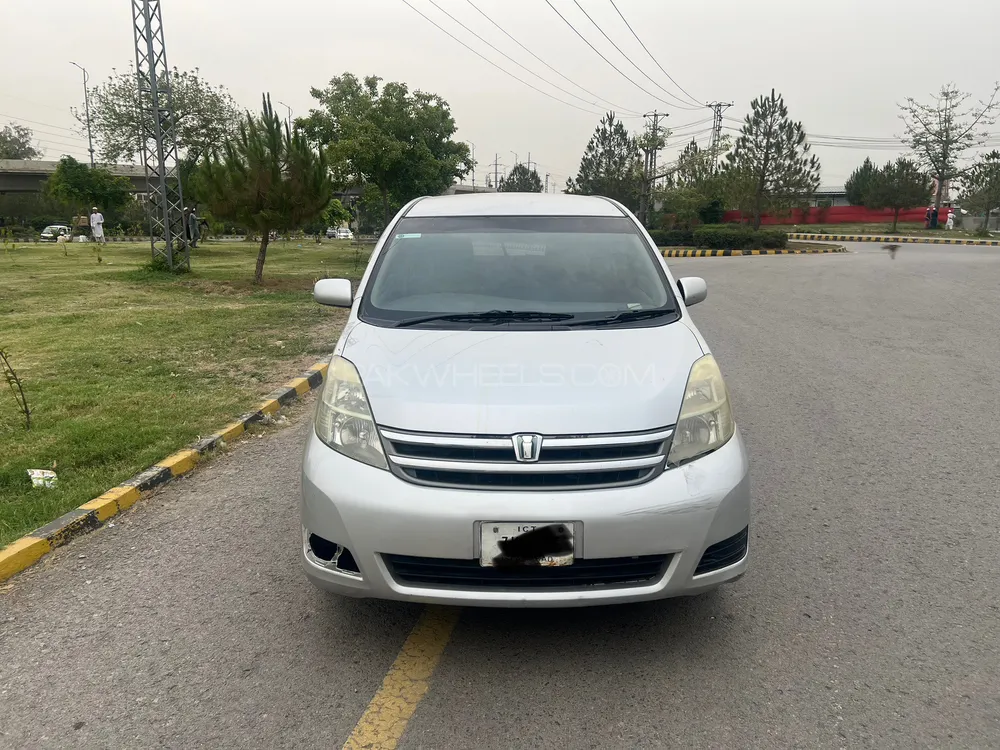 Toyota ISIS 2006 for Sale in Islamabad Image-1