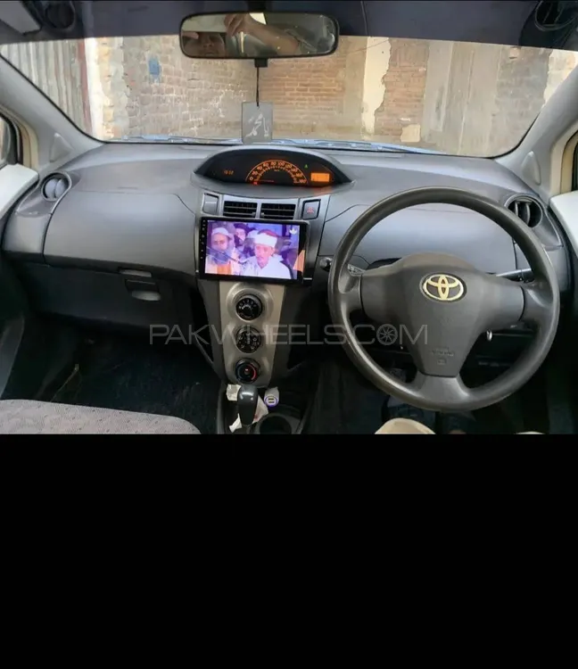 Toyota Vitz 2007 for Sale in Peshawar Image-1