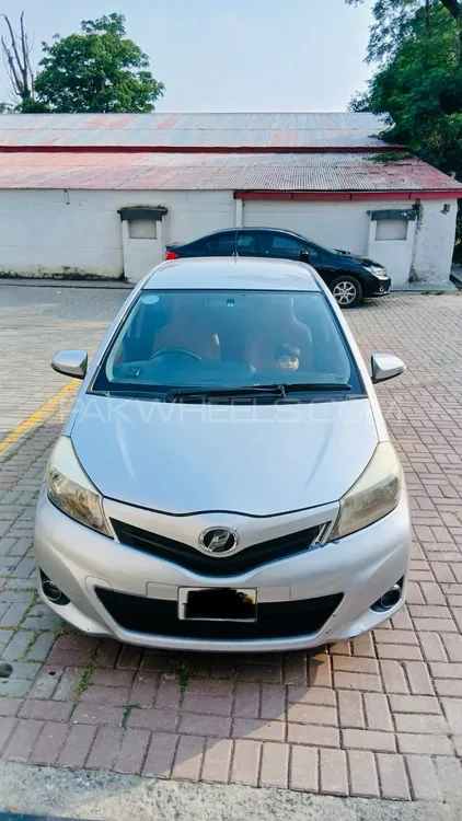 Toyota Vitz 2012 for Sale in Peshawar Image-1
