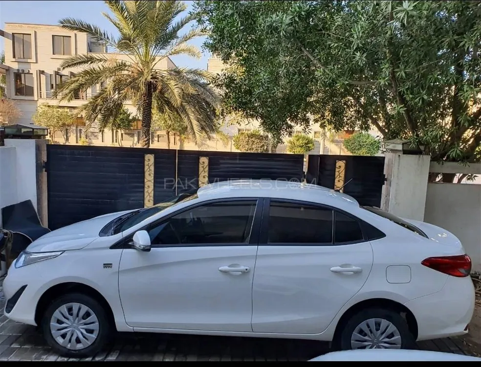 Toyota Yaris Sedan 2021 for Sale in Lahore Image-1