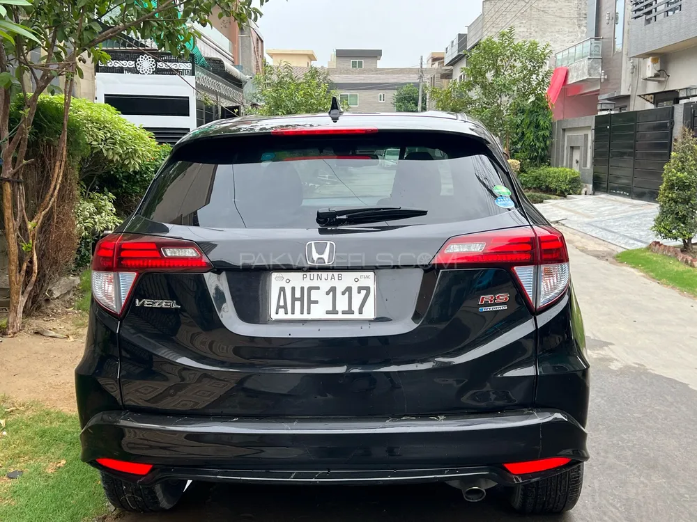 Honda Vezel 2021 for Sale in Lahore Image-1