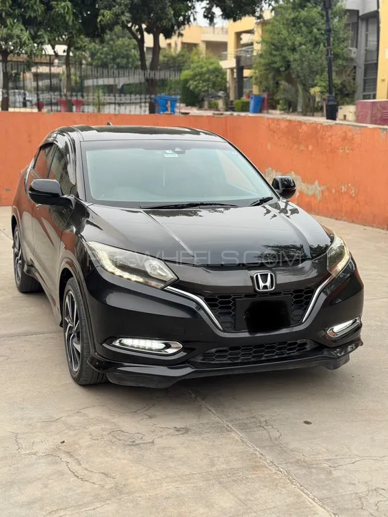 Honda Vezel 2017 for Sale in Islamabad Image-1