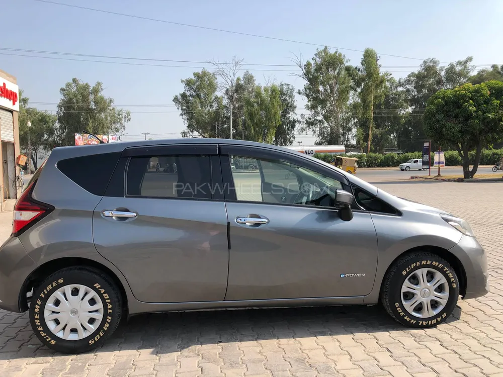Nissan Note 2017 for Sale in Peshawar Image-1